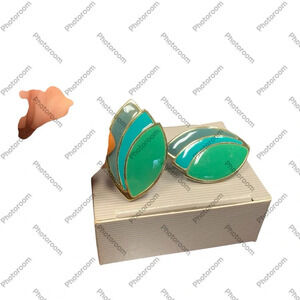 Avon Paradise Colors  Green Enamel Leaf clip  Earrings. NIB 1987